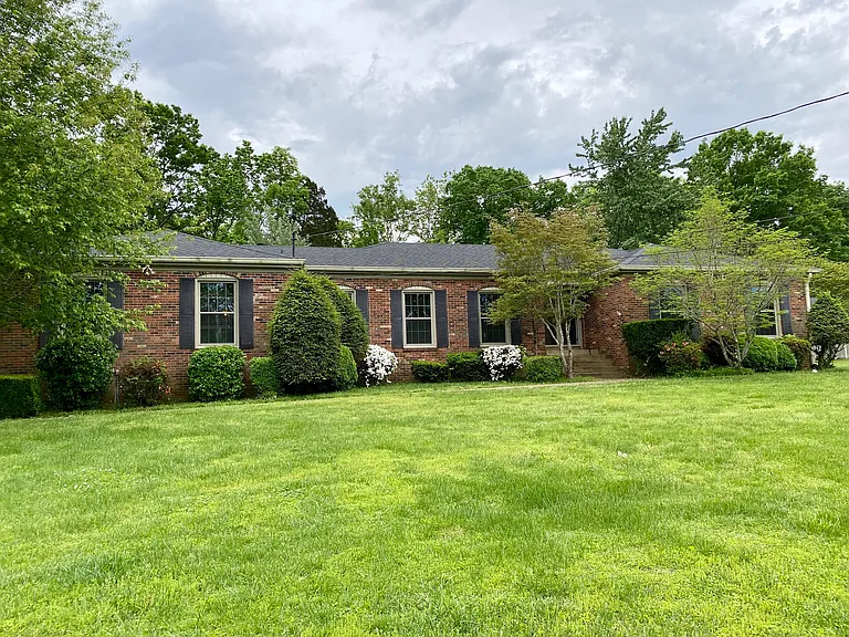 1712 Indian Hill Rd — Photo 1
