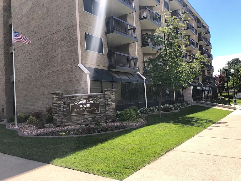 2427 Jefferson Ave — Photo 22