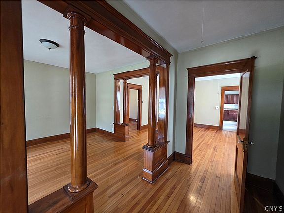 3rd image of 1132 Downer Ave