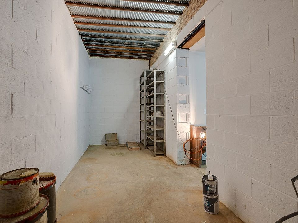 31st image of 134 N Harris Rd