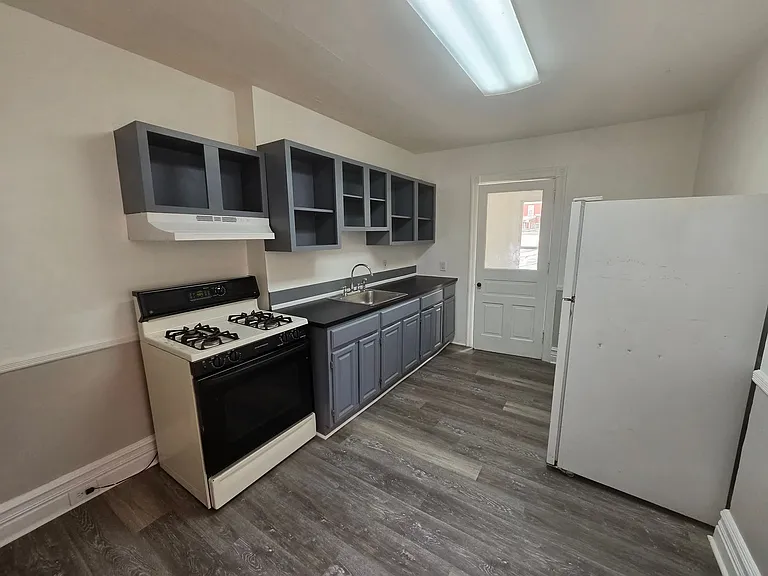924 W Washington St — Photo 2