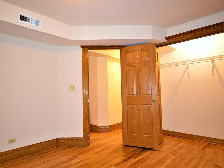 638 W Drummond Pl #G — Photo 3
