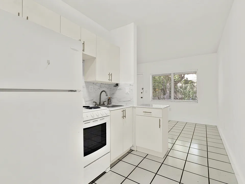 426 Santander Ave