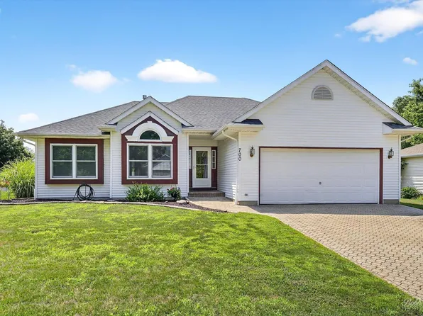 700 Cottonwood Cir, Genoa, IL 60135