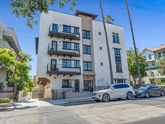 4th image of 139 S Oak Knoll Ave #403