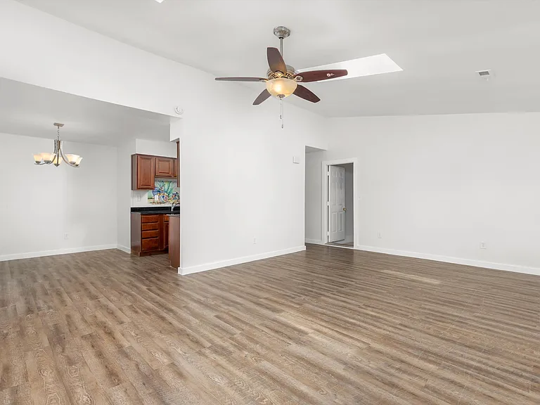 1465 Woodbridge Trl — Photo 8