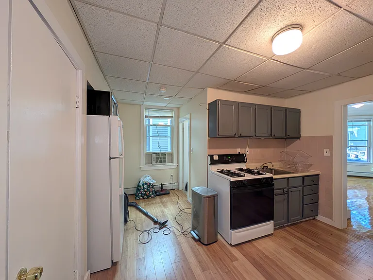 379 Windsor St #1 — Photo 7