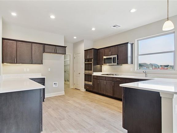 4th image of 2637 Greenville Dr