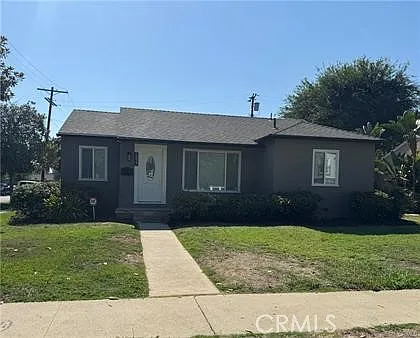 3 bed, 2.0 bath, 1080 sqft, $3,995 — Photo 2