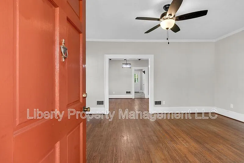3 bed, 2.0 bath, 1957 sqft, $1,900 — Photo 4