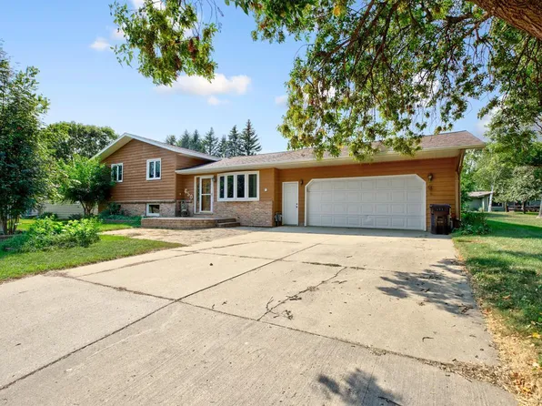 650 Winnie Ave, Windom, MN 56101