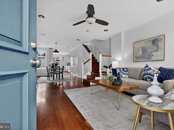 5th image of 916 G St SE