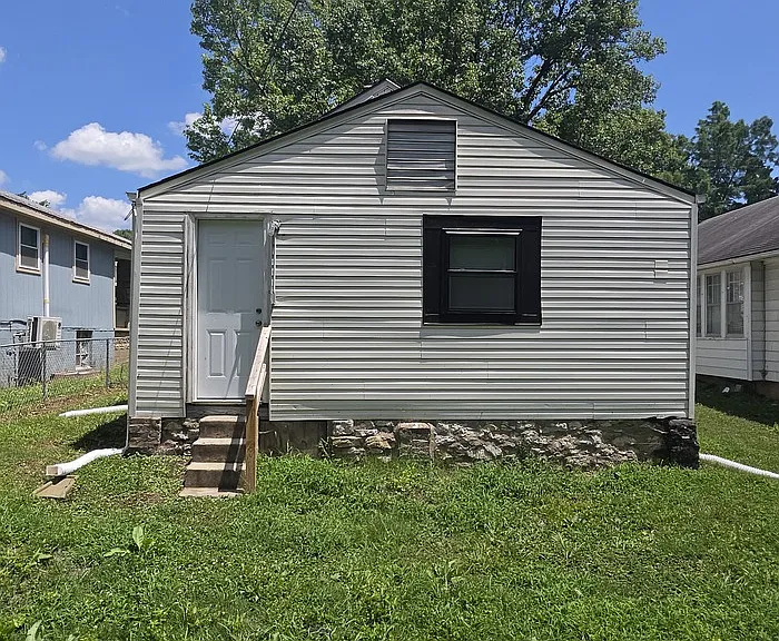 1918 S Willow Ave — Photo 21