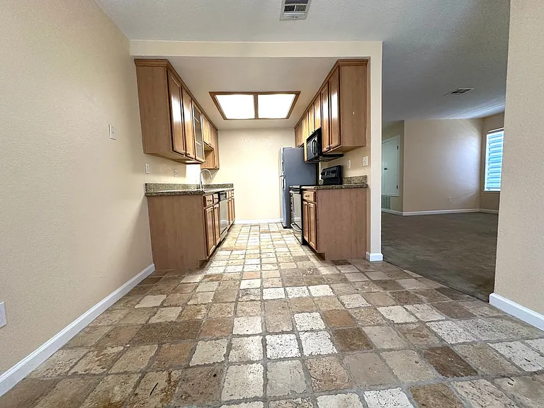 4004 Elmo Loop #D — Photo 6