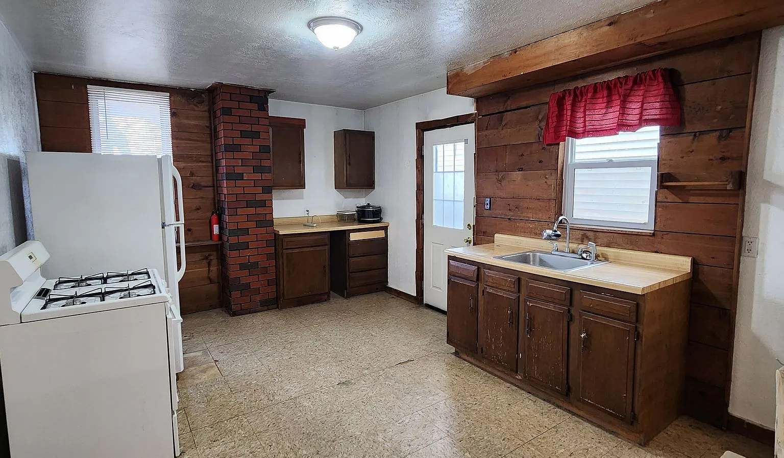 210 Taylor Street (Bloomfield) — Photo 4