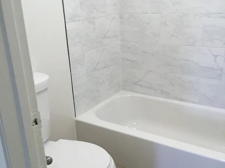 1212 N Westmoreland Ave — Photo 10