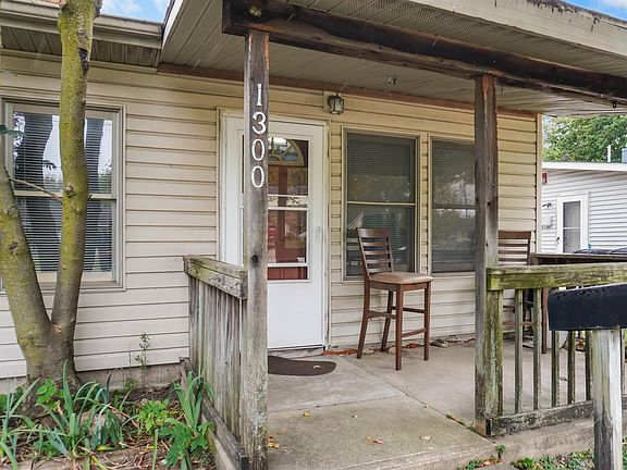 2nd image of 1300 Beck Ln