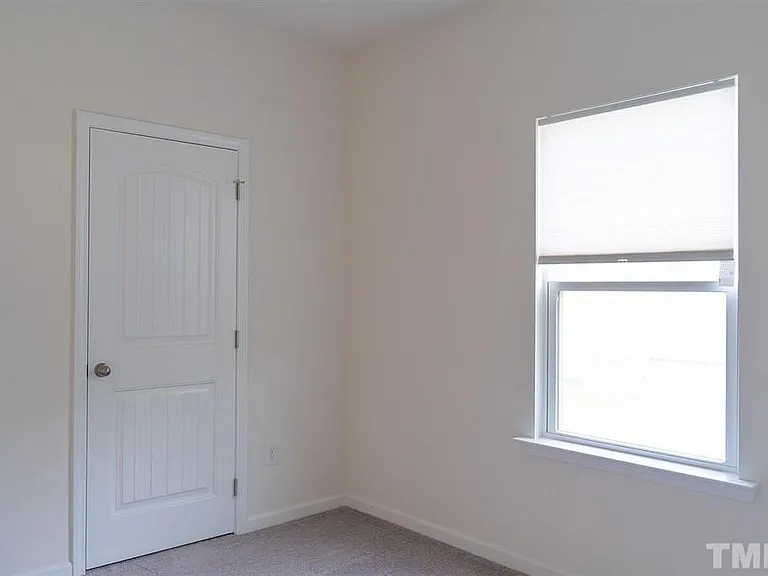 1004 Archer Ln — Photo 7