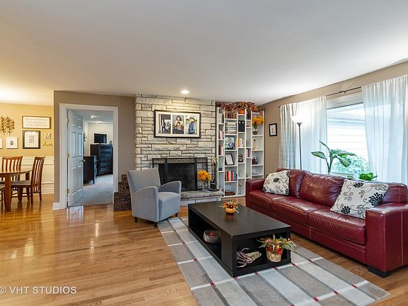 3rd image of 2741 Lake Dr