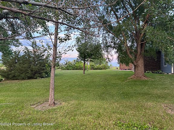 5th image of 220 Lakeview Dr
