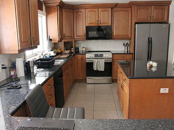 5th image of 303 Chastain Rd
