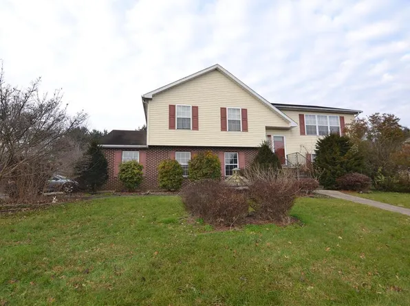 141 Debbie Ln, Easton, PA 18045