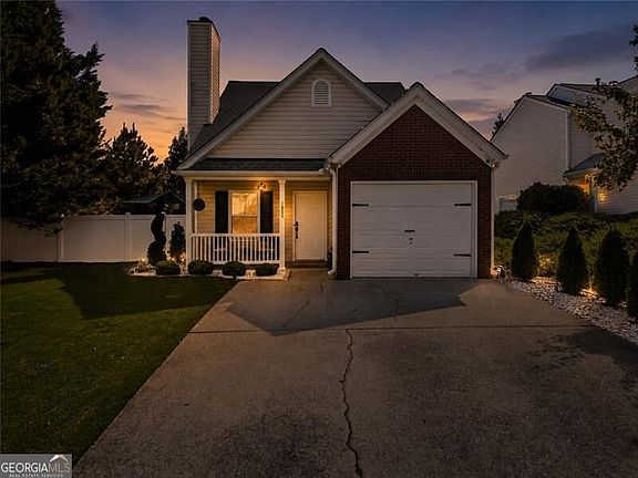 2nd image of 1955 Lexington Ln