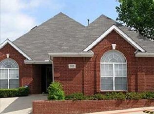 702 Ashbrook Ct, Euless, TX 76039