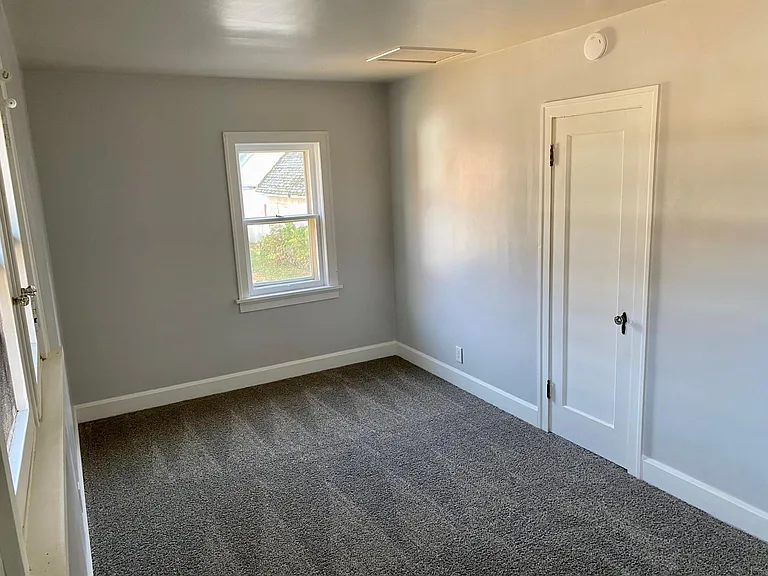 158 S 400 E #UPSTAIRS — Photo 13