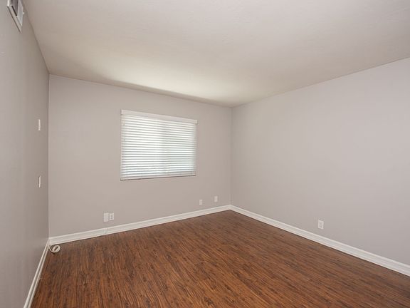 5th image of 21142 Chesterbrook Ln