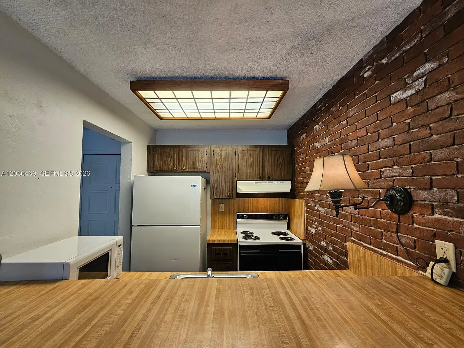 Point Bay North Condo — Photo 3