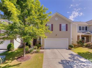 536 Knothole Ln, Charlotte, NC 28214