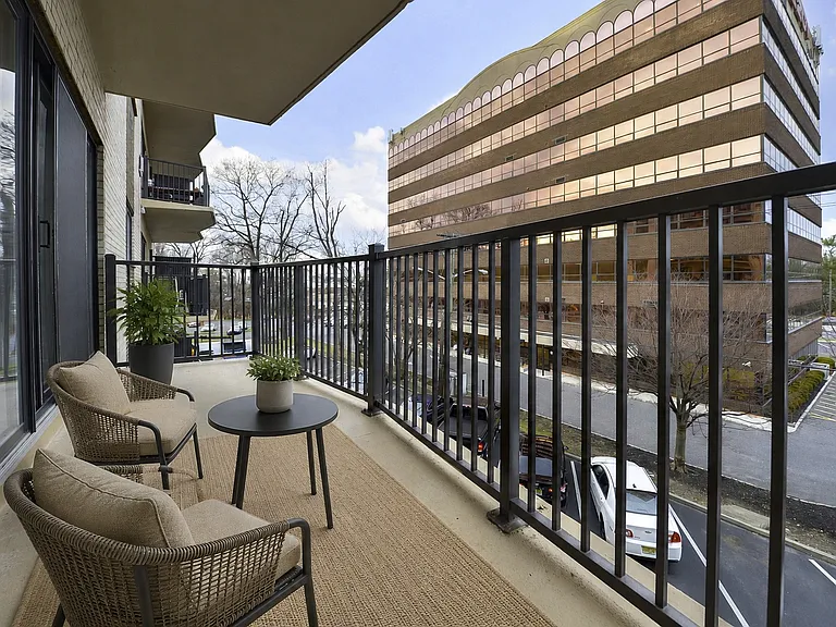 Lexington House Apartment Homes — Photo 12