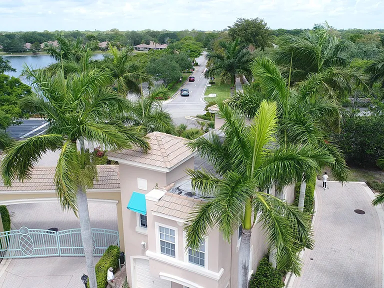 Resort Ln — Photo 13