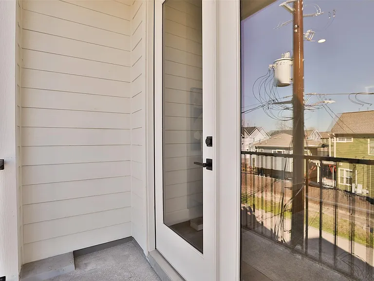 1020 W 15th 1/2 St #A — Photo 20