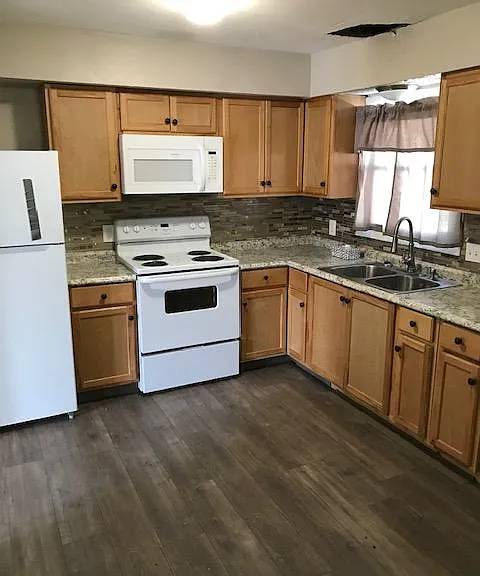 55 E York St — Photo 5