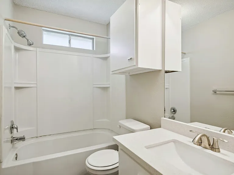 9414 Crystal Cove Cir — Photo 12