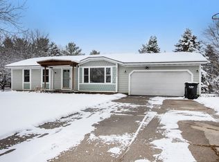 2533 Appleton Dr NE, Grand Rapids, MI