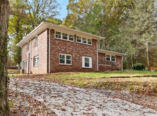229 N Dogwood Dr, Walhalla, SC 29691