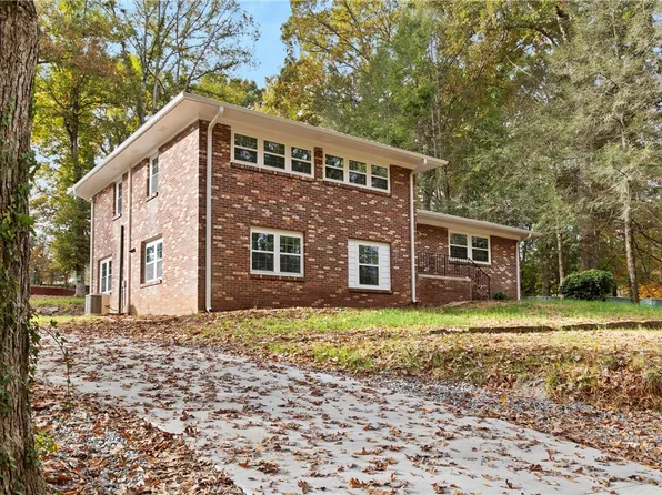229 N Dogwood Dr, Walhalla, SC 29691