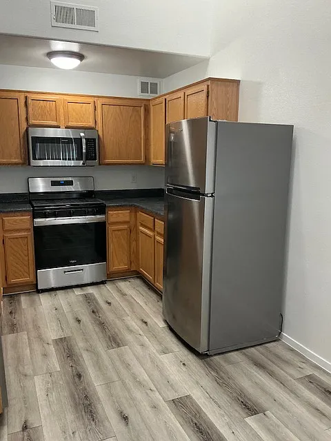 2 bed, 2.5 bath, 1070 sqft, $1,720 — Photo 3