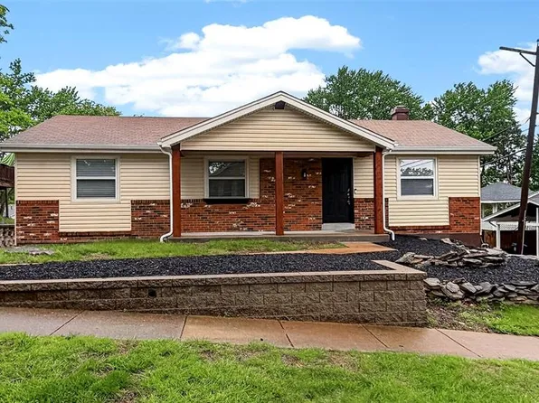 12123 Wesland Dr, Maryland Heights, MO 63043