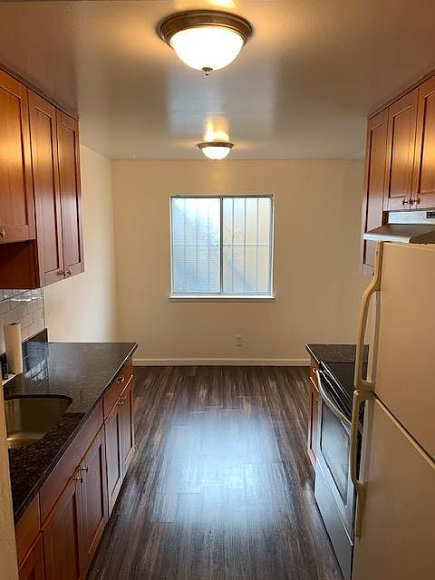 1st image of 656 Villa St APT 1