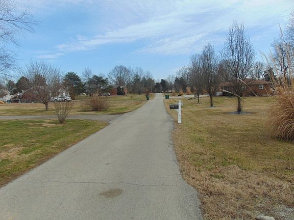 4th image of 171 Davids Ln