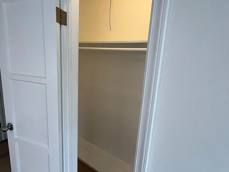 410 1/4 Shirley Pl — Photo 7