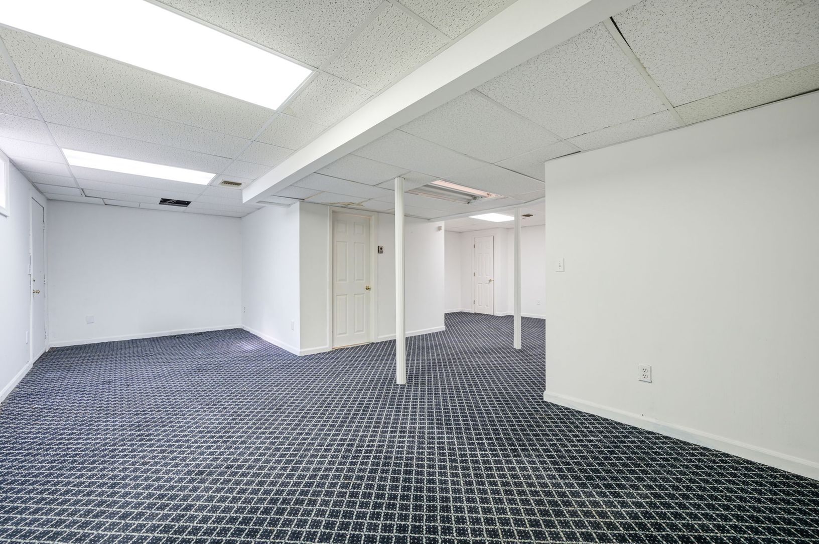 15 Hampton Dr, Center Moriches, NY 11934 Out East