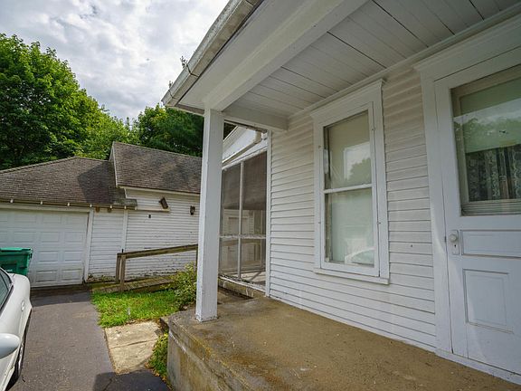 2nd image of 713 W Green St