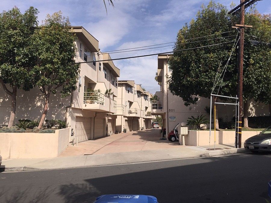 1st image of 601 1st St APT 1