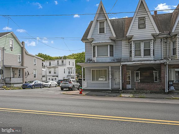 4th image of 1334 E Centre St