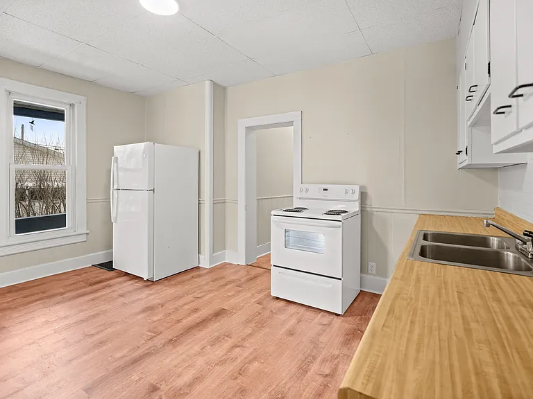 17 Raymond Ave #2 — Photo 6